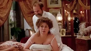Busty بالغ عورت میز پر تسلیم کرنے کے لئے سکس خیانت به همسر مساج